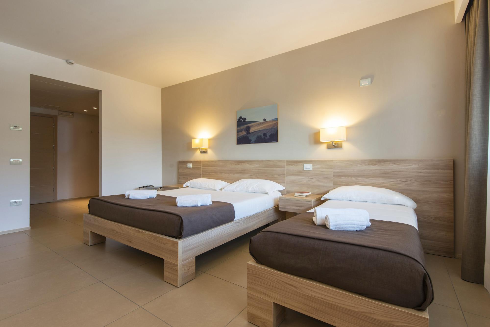 Hotel Dimorae Rooms And Suites - Apartments Чивитанова-Марке Экстерьер фото