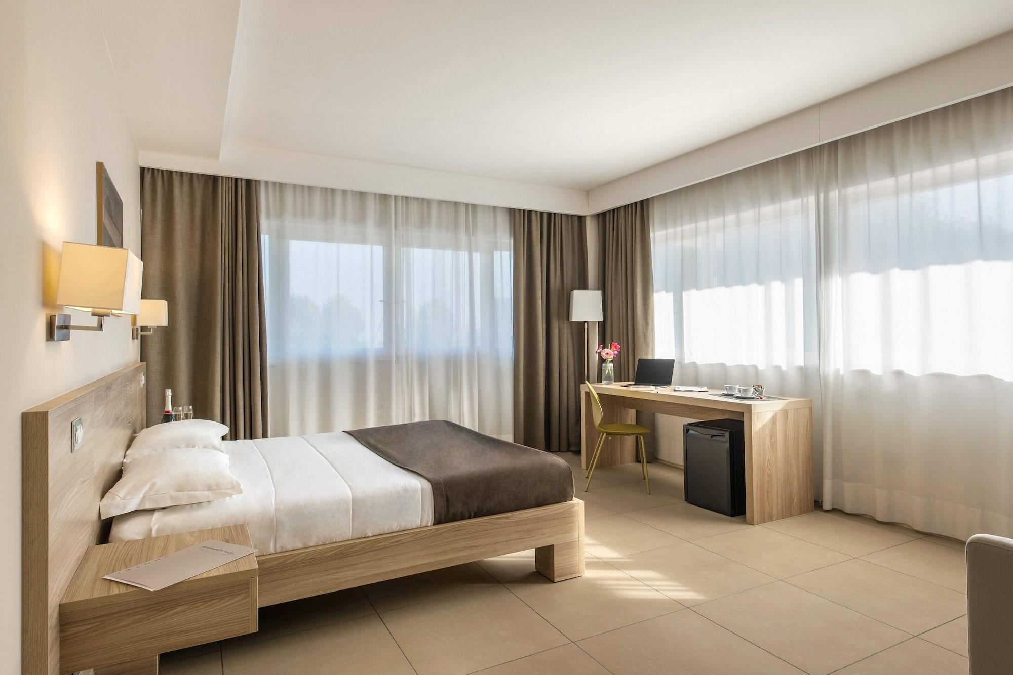 Hotel Dimorae Rooms And Suites - Apartments Чивитанова-Марке Экстерьер фото