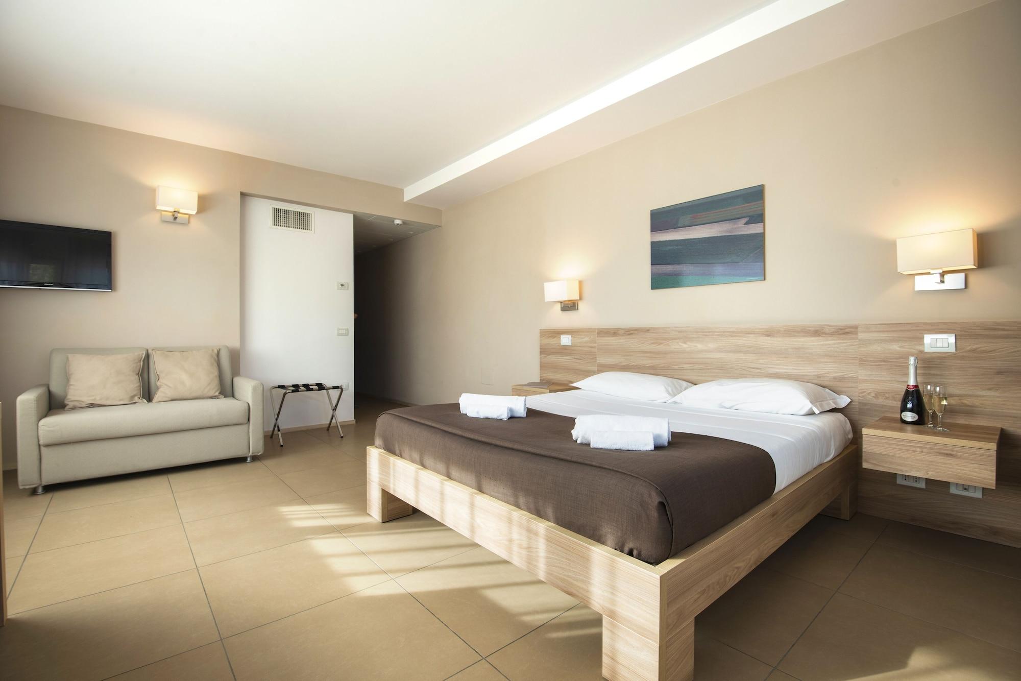 Hotel Dimorae Rooms And Suites - Apartments Чивитанова-Марке Экстерьер фото