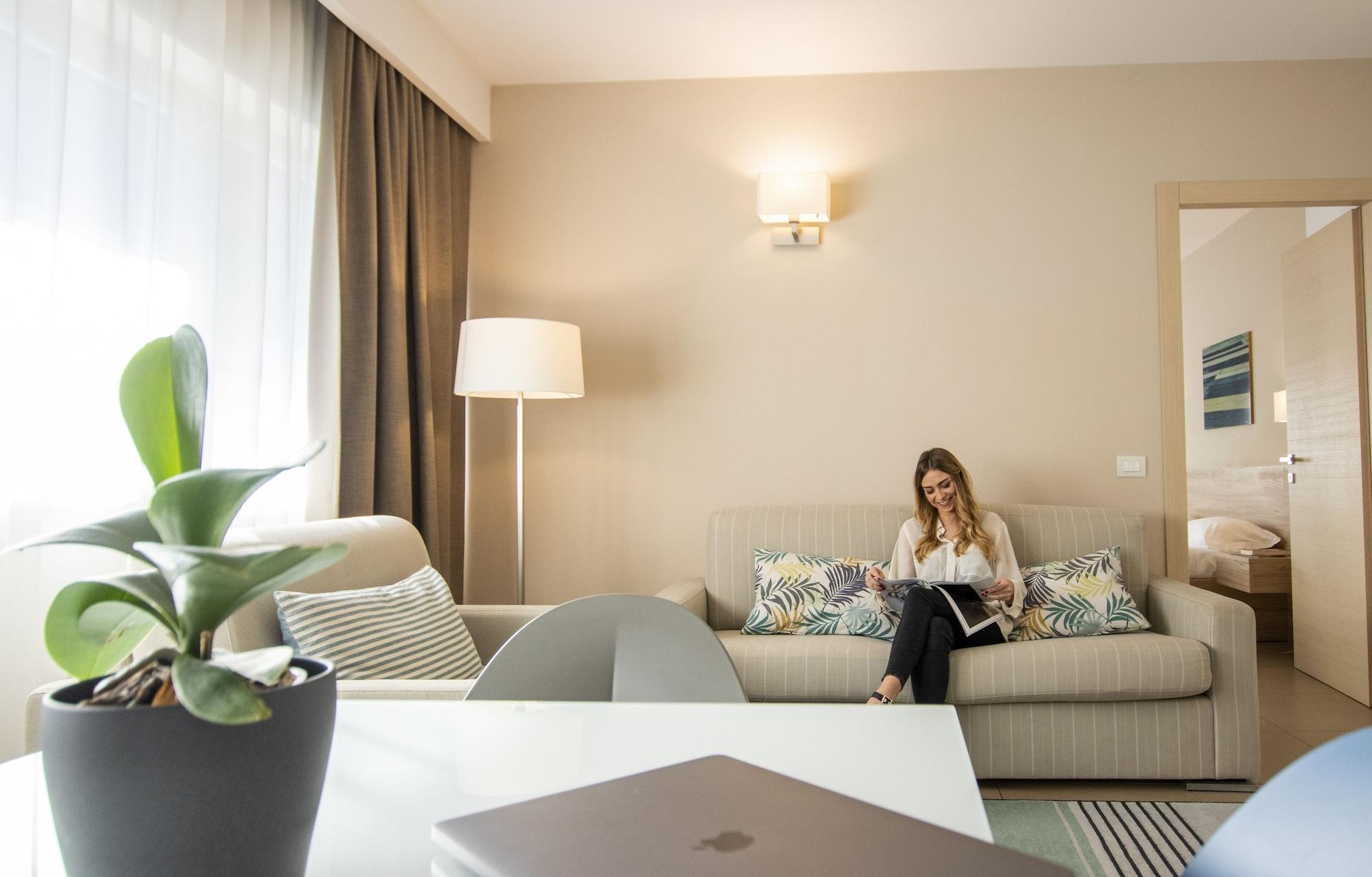 Hotel Dimorae Rooms And Suites - Apartments Чивитанова-Марке Экстерьер фото