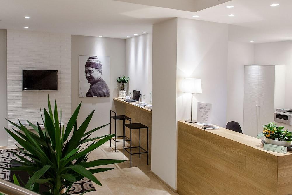 Hotel Dimorae Rooms And Suites - Apartments Чивитанова-Марке Экстерьер фото