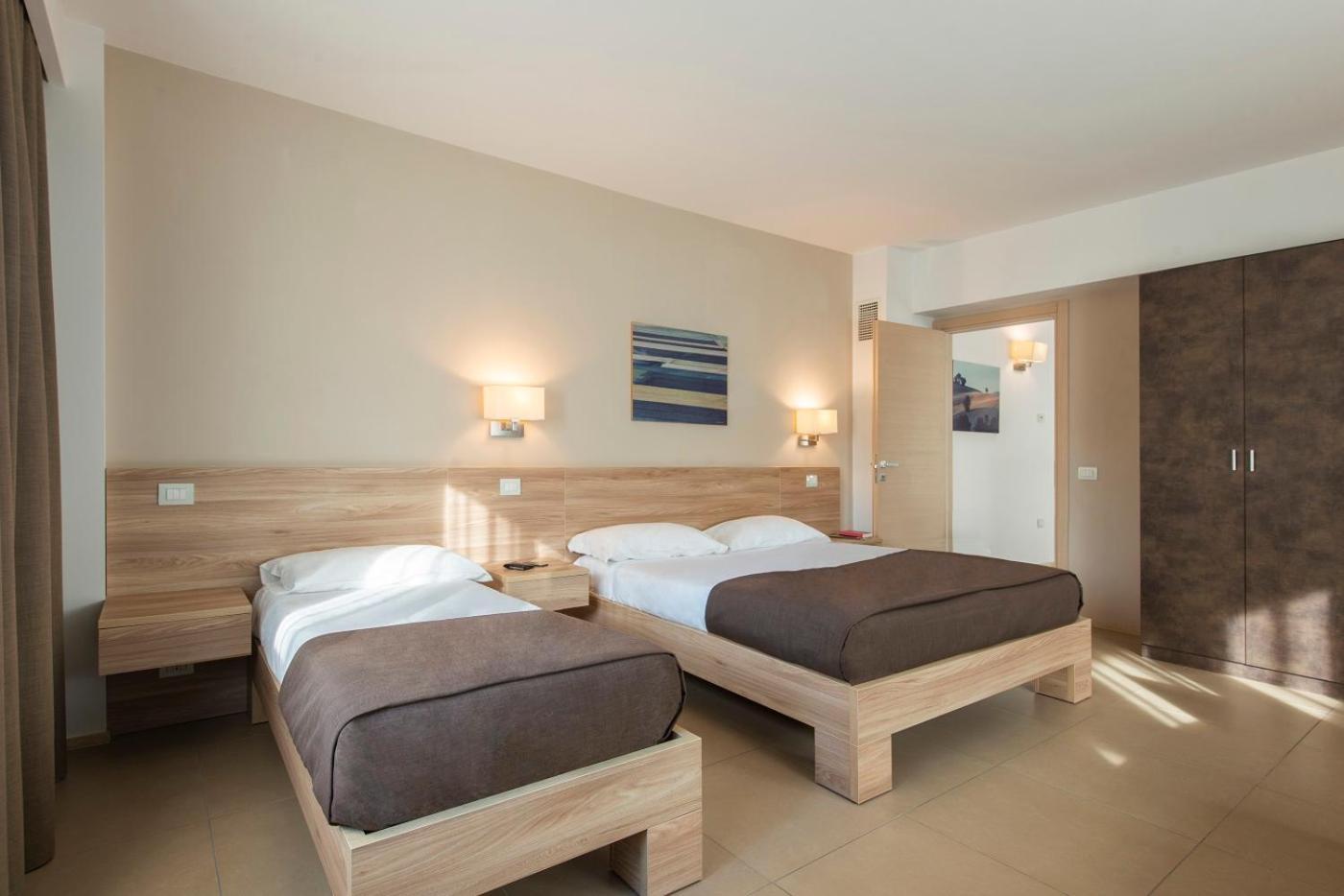 Hotel Dimorae Rooms And Suites - Apartments Чивитанова-Марке Номер фото