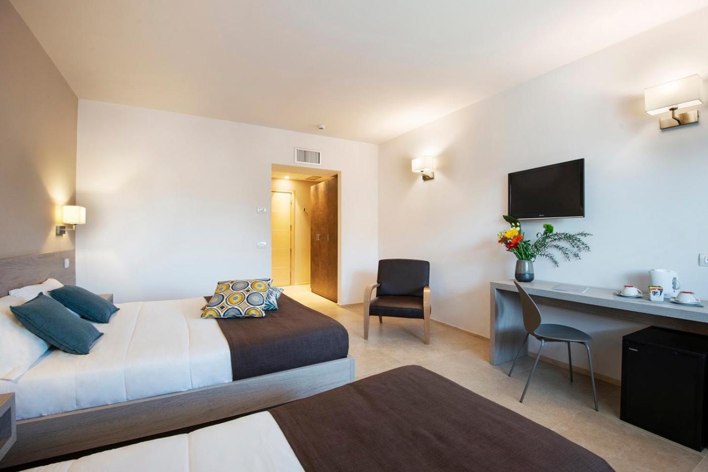 Hotel Dimorae Rooms And Suites - Apartments Чивитанова-Марке Номер фото