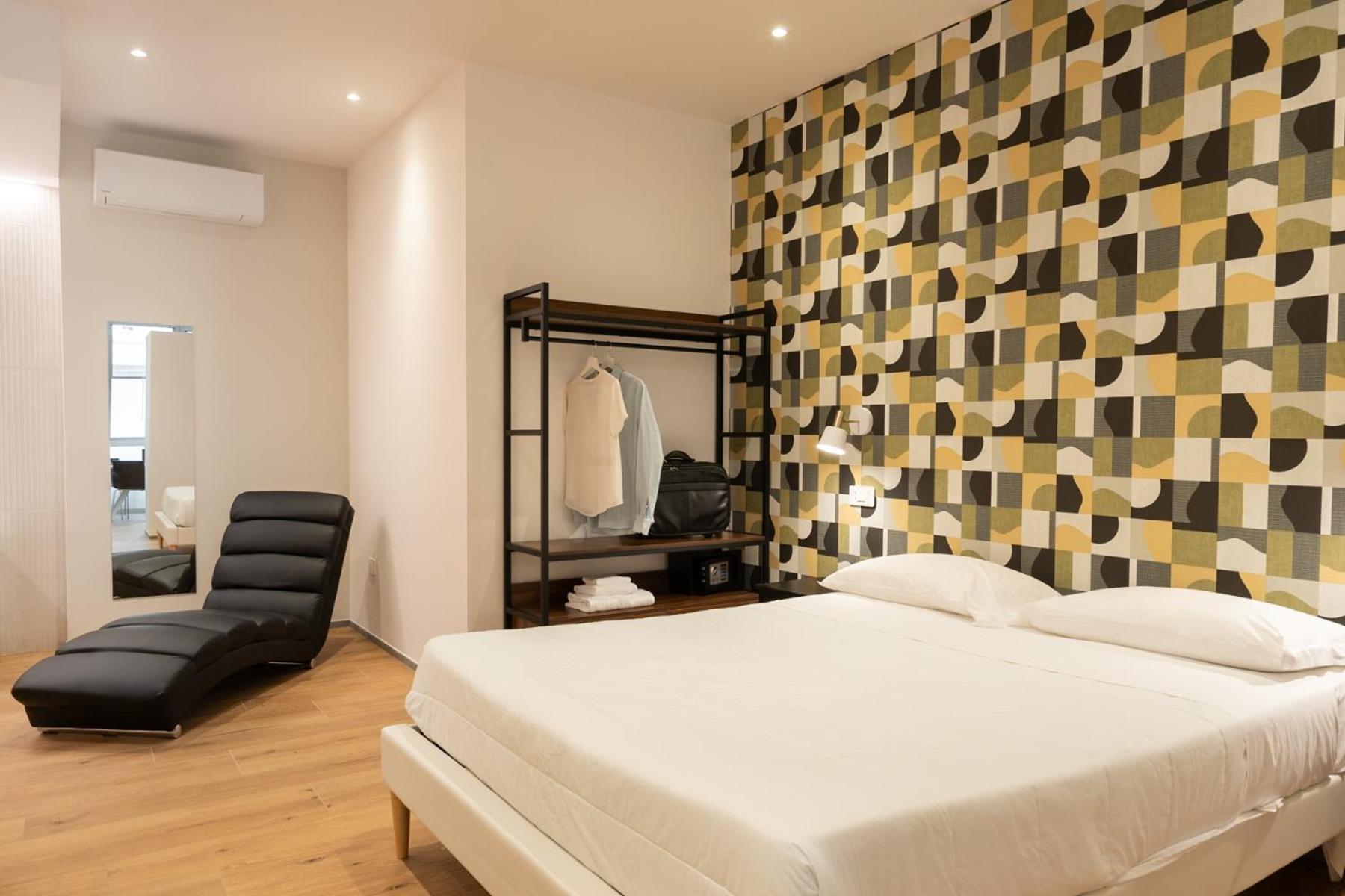 Hotel Dimorae Rooms And Suites - Apartments Чивитанова-Марке Экстерьер фото