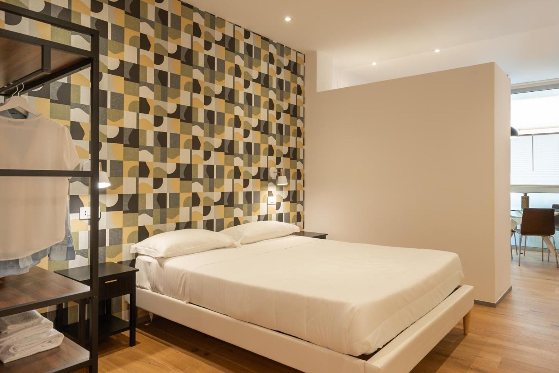 Hotel Dimorae Rooms And Suites - Apartments Чивитанова-Марке Экстерьер фото