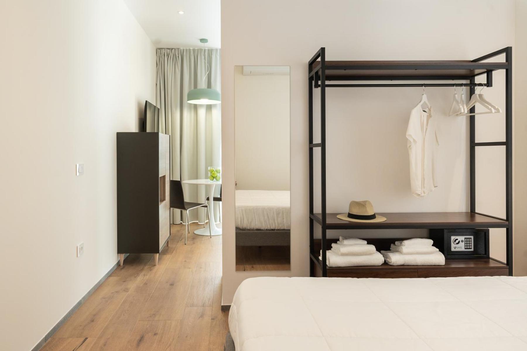 Hotel Dimorae Rooms And Suites - Apartments Чивитанова-Марке Экстерьер фото