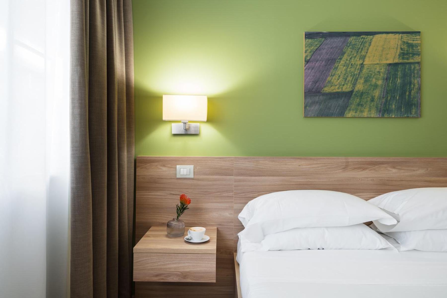 Hotel Dimorae Rooms And Suites - Apartments Чивитанова-Марке Экстерьер фото