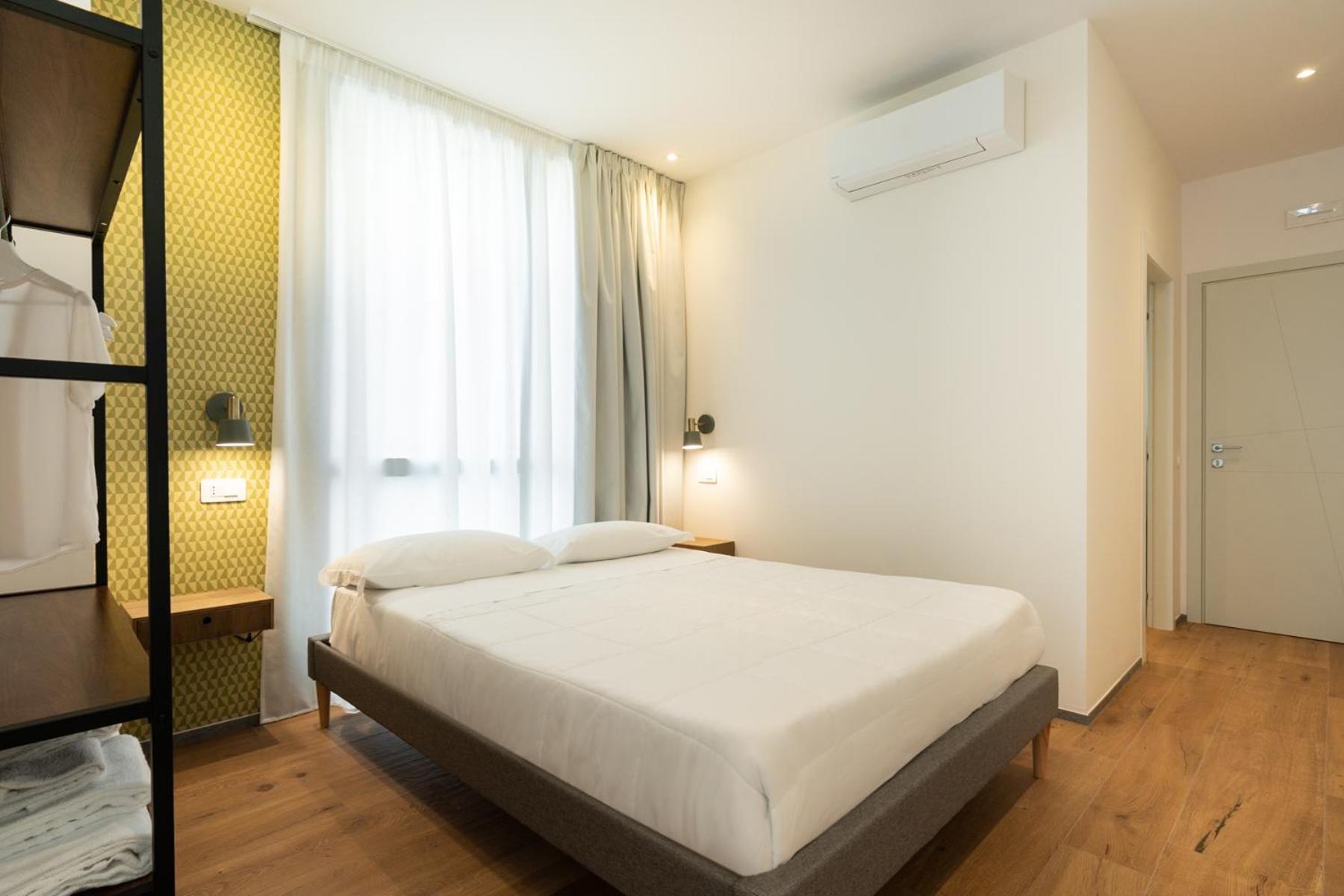 Hotel Dimorae Rooms And Suites - Apartments Чивитанова-Марке Экстерьер фото