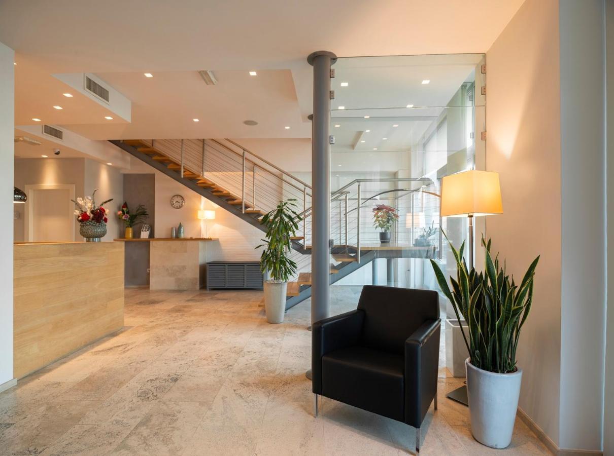 Hotel Dimorae Rooms And Suites - Apartments Чивитанова-Марке Экстерьер фото